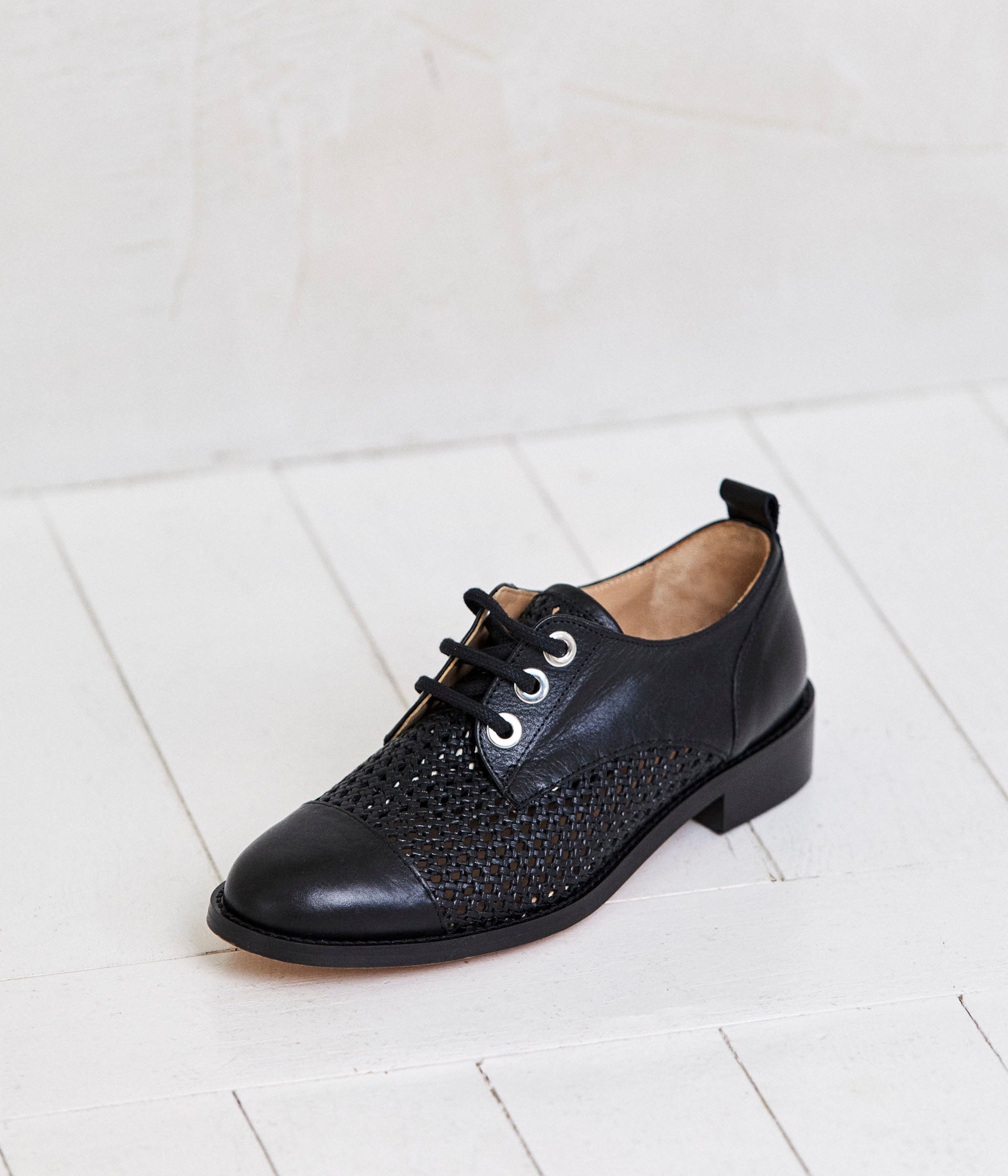 Derbies cuir souple femme sale