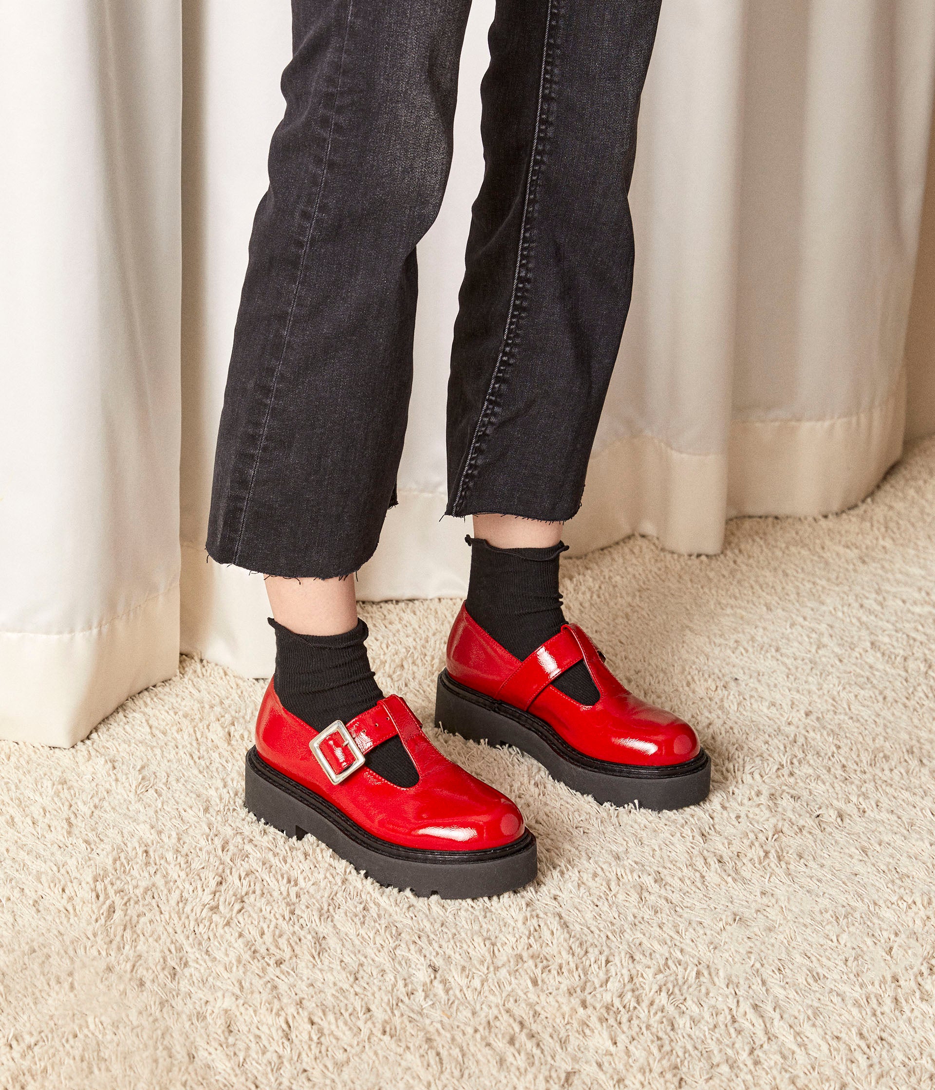 Derbies rouge femme sale