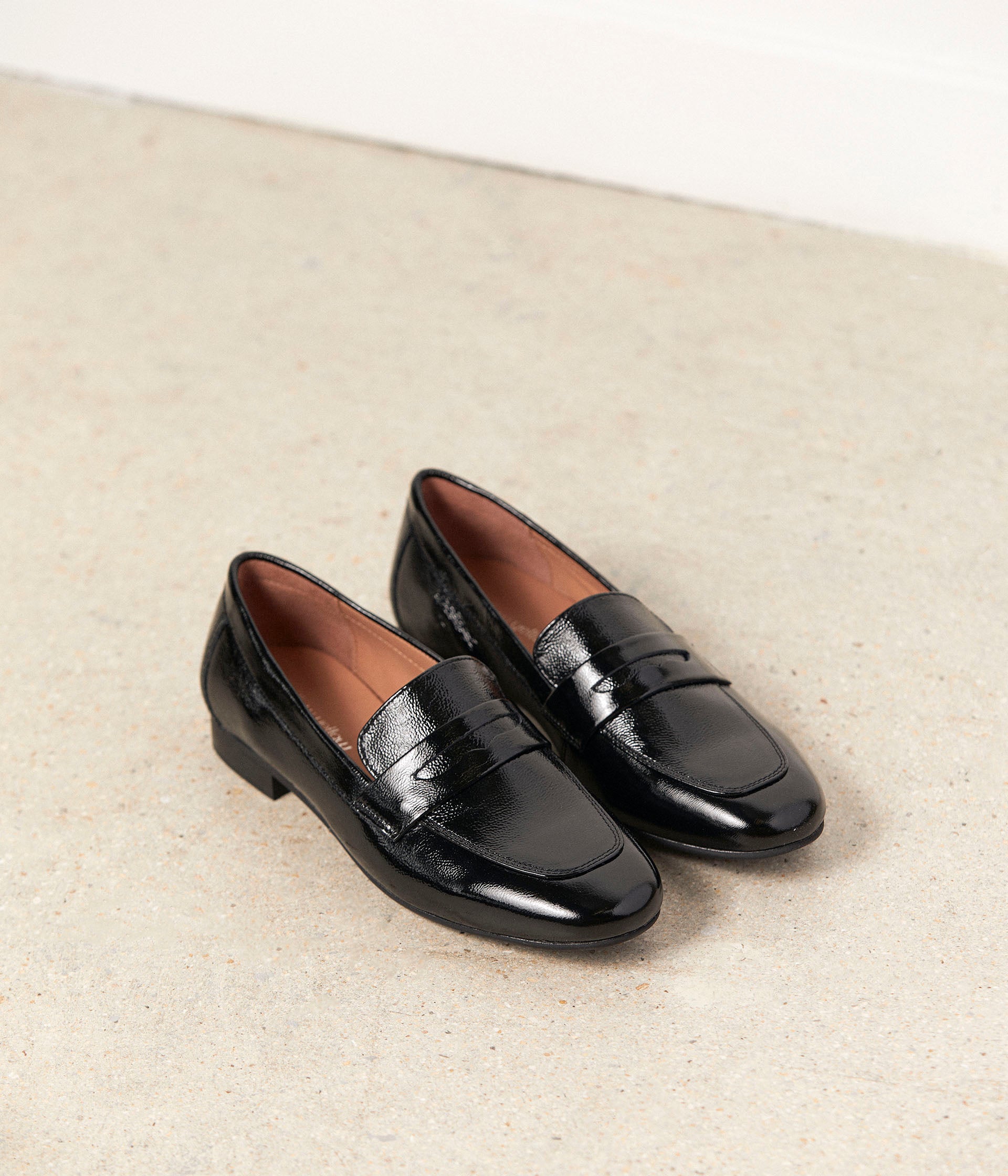Mocassin cuir vernis noir femme sales