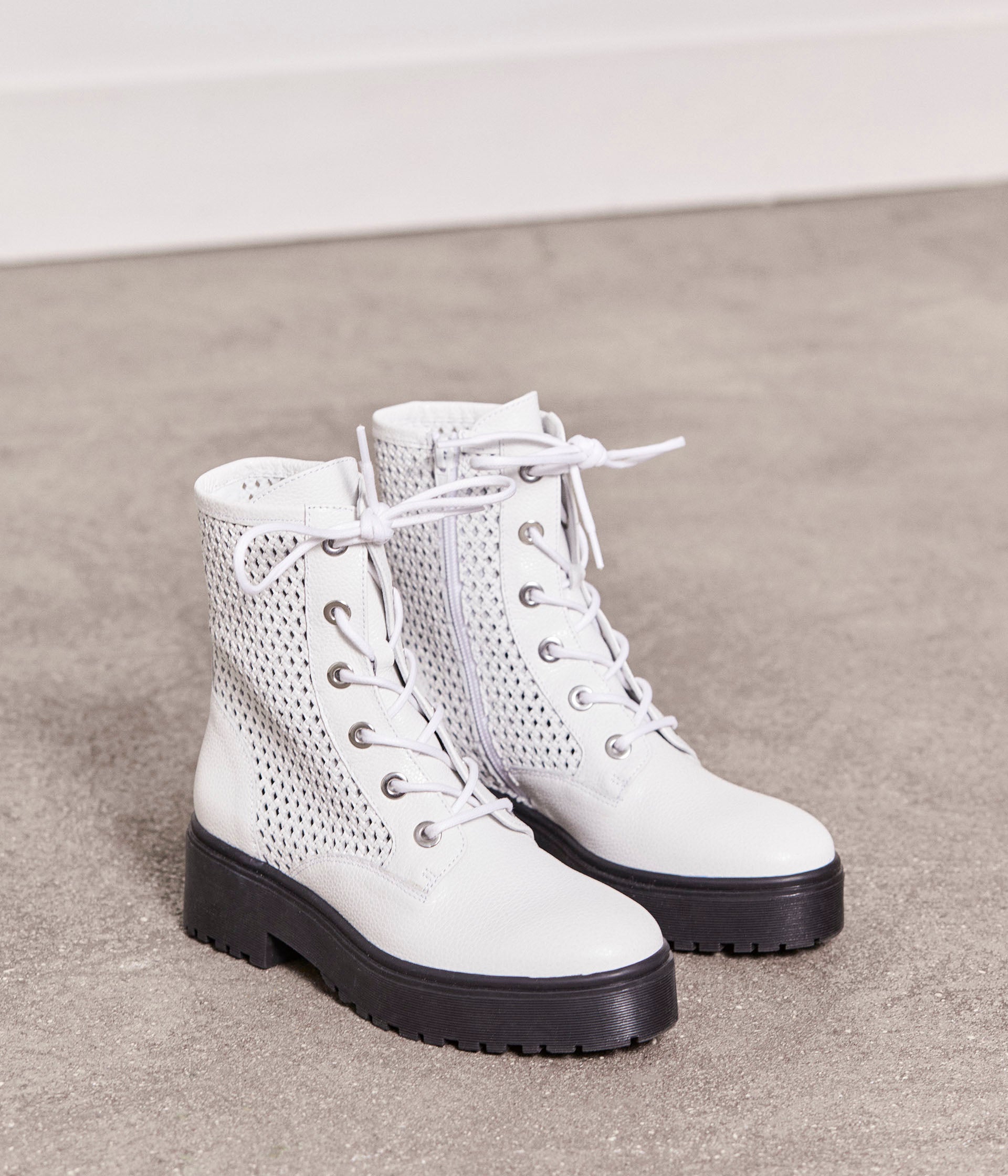 Boots blanches cuir deals