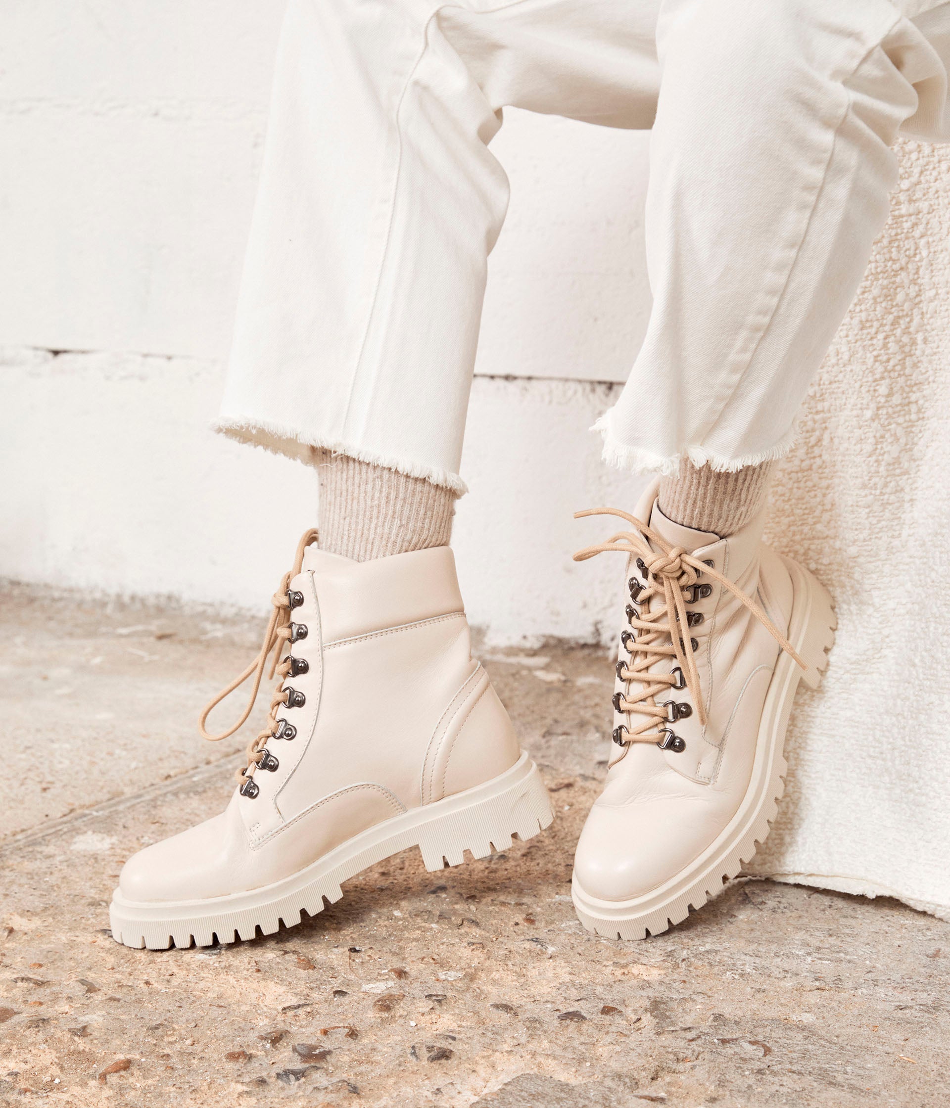 Bottines cuir beige 2025