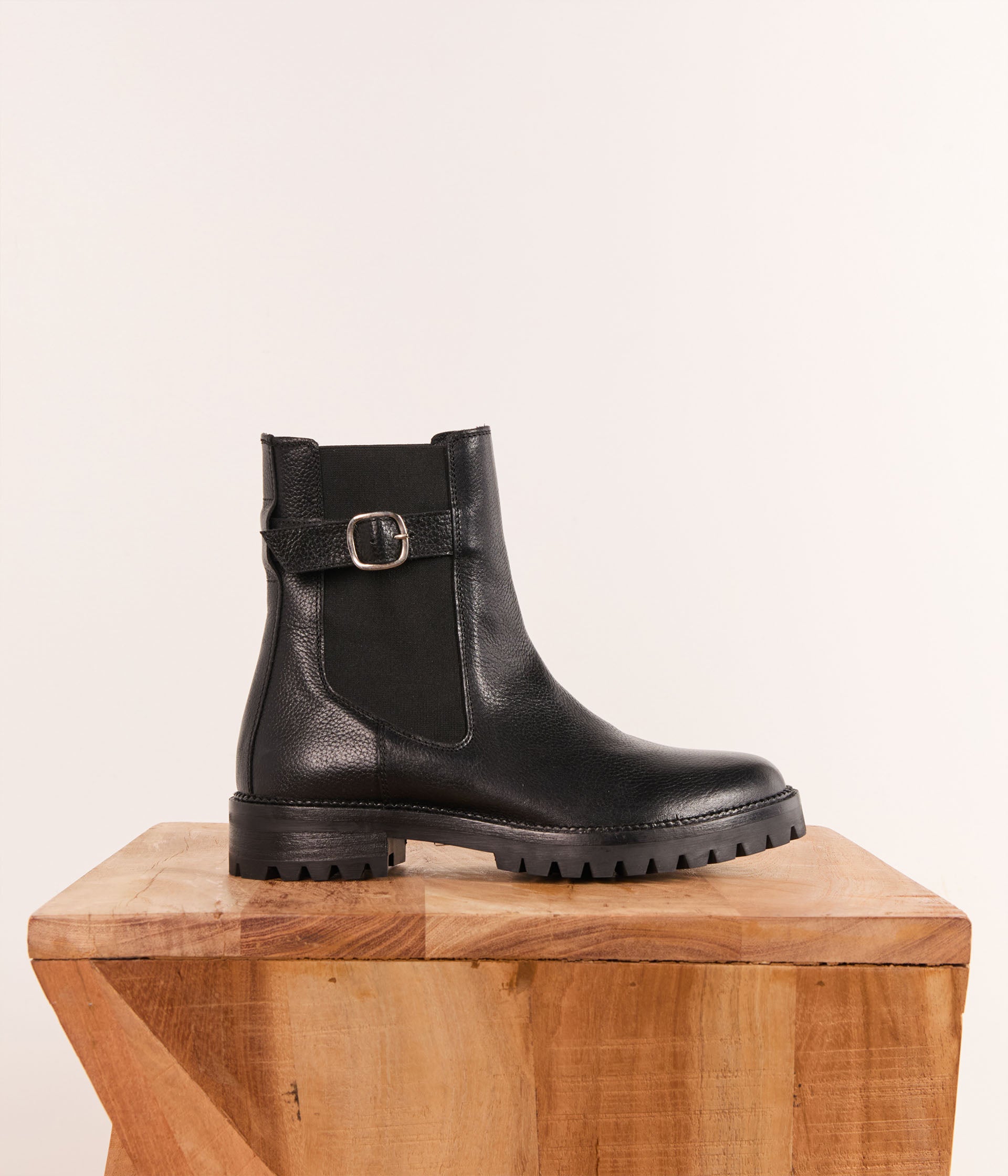 Falco boots deals