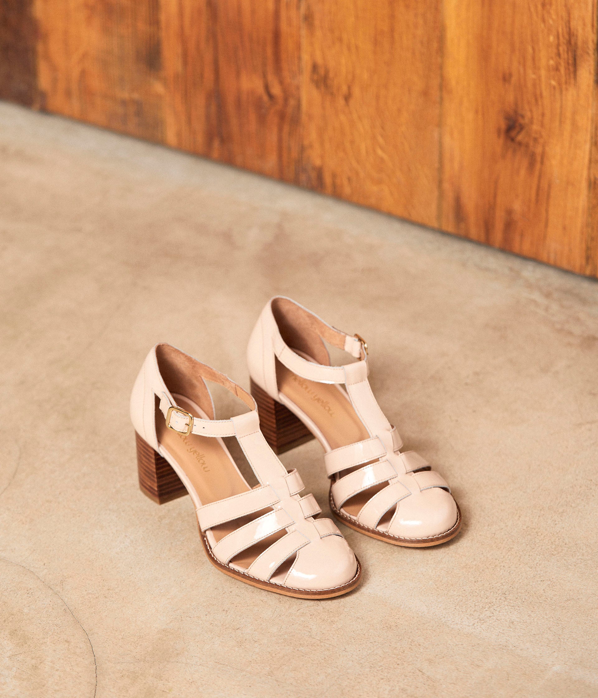 Sandales a talon rose poudre sales