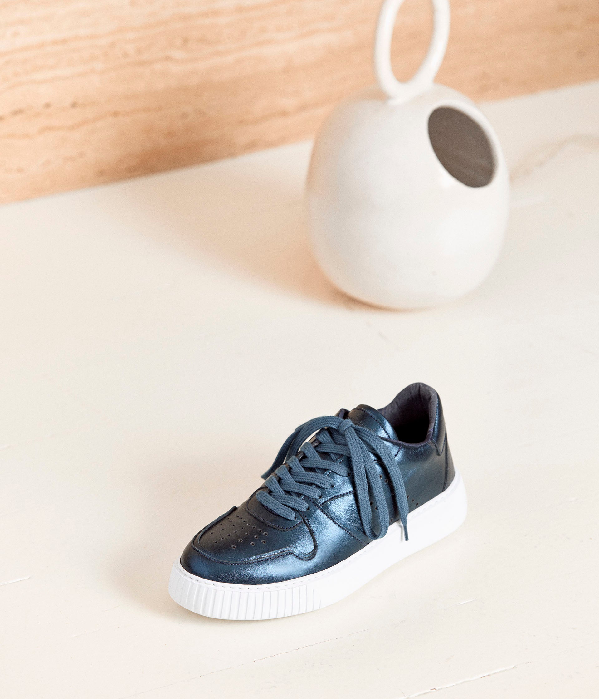 Flo nike sale sneaker