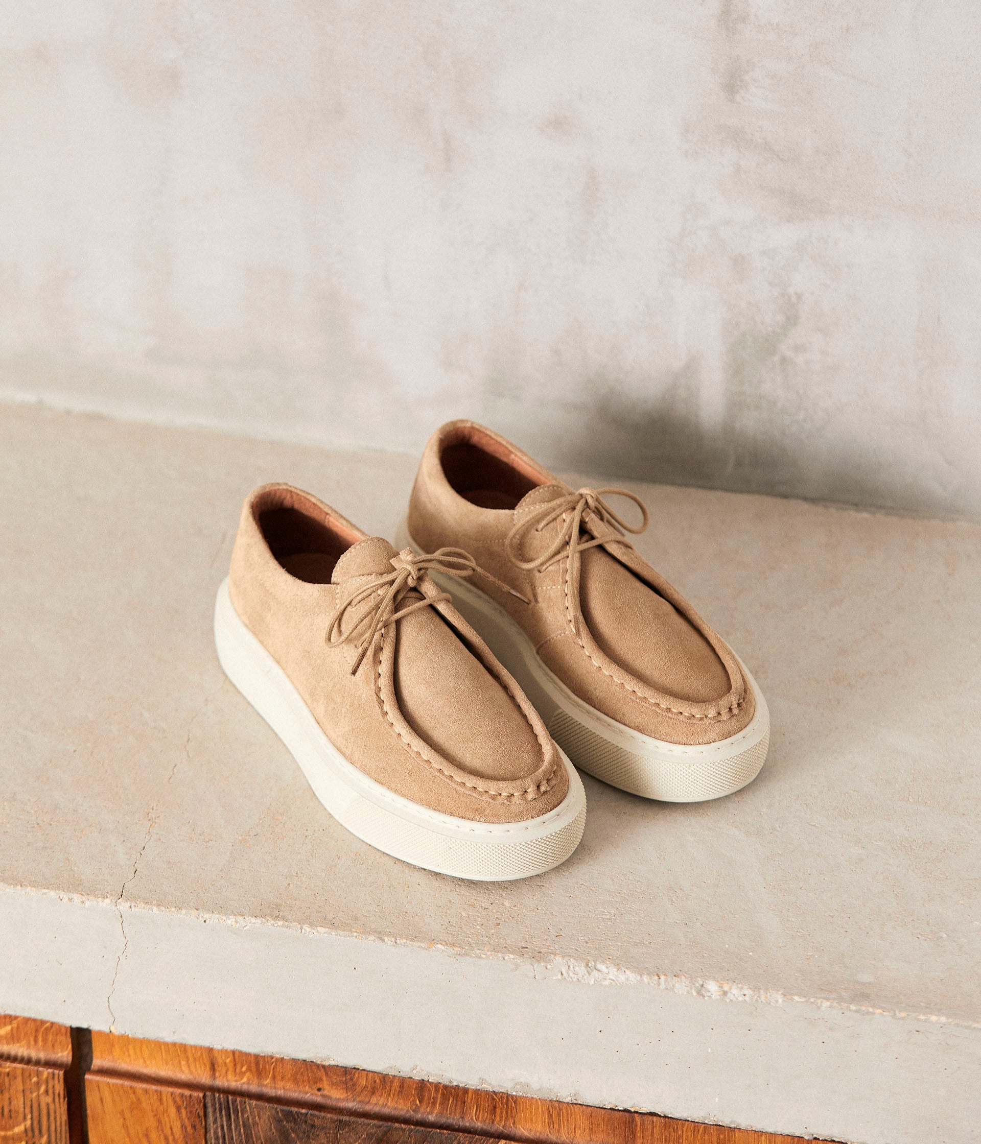 Baskets velours beige Iva Baskets Femme Mellow Yellow