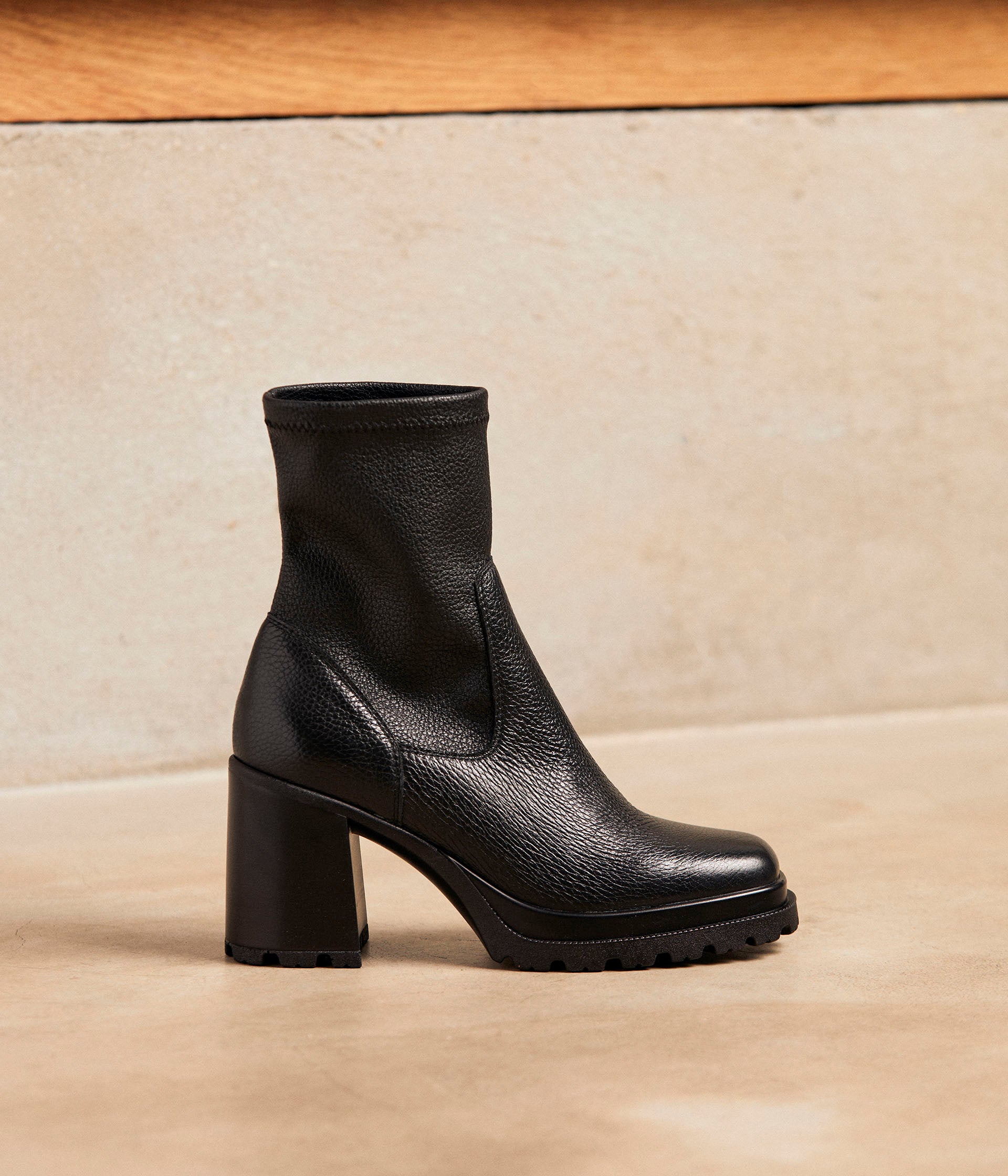 Boots crantees noires Ahmel Boots Bottines Femme Mellow Yellow