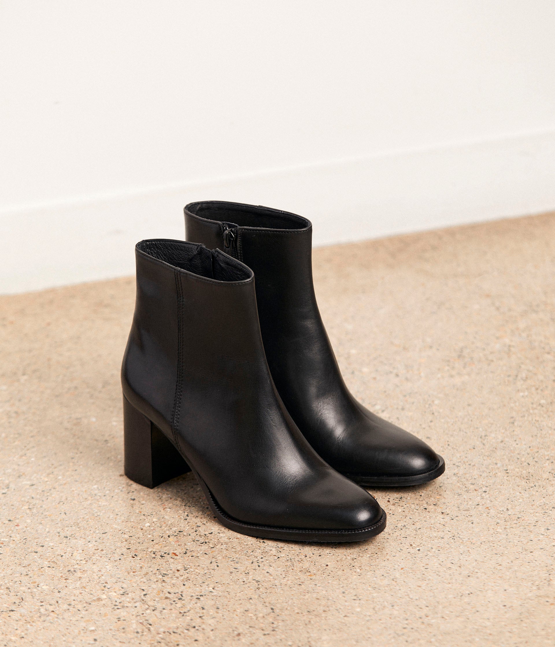 bottines talon noir Cinosural International School