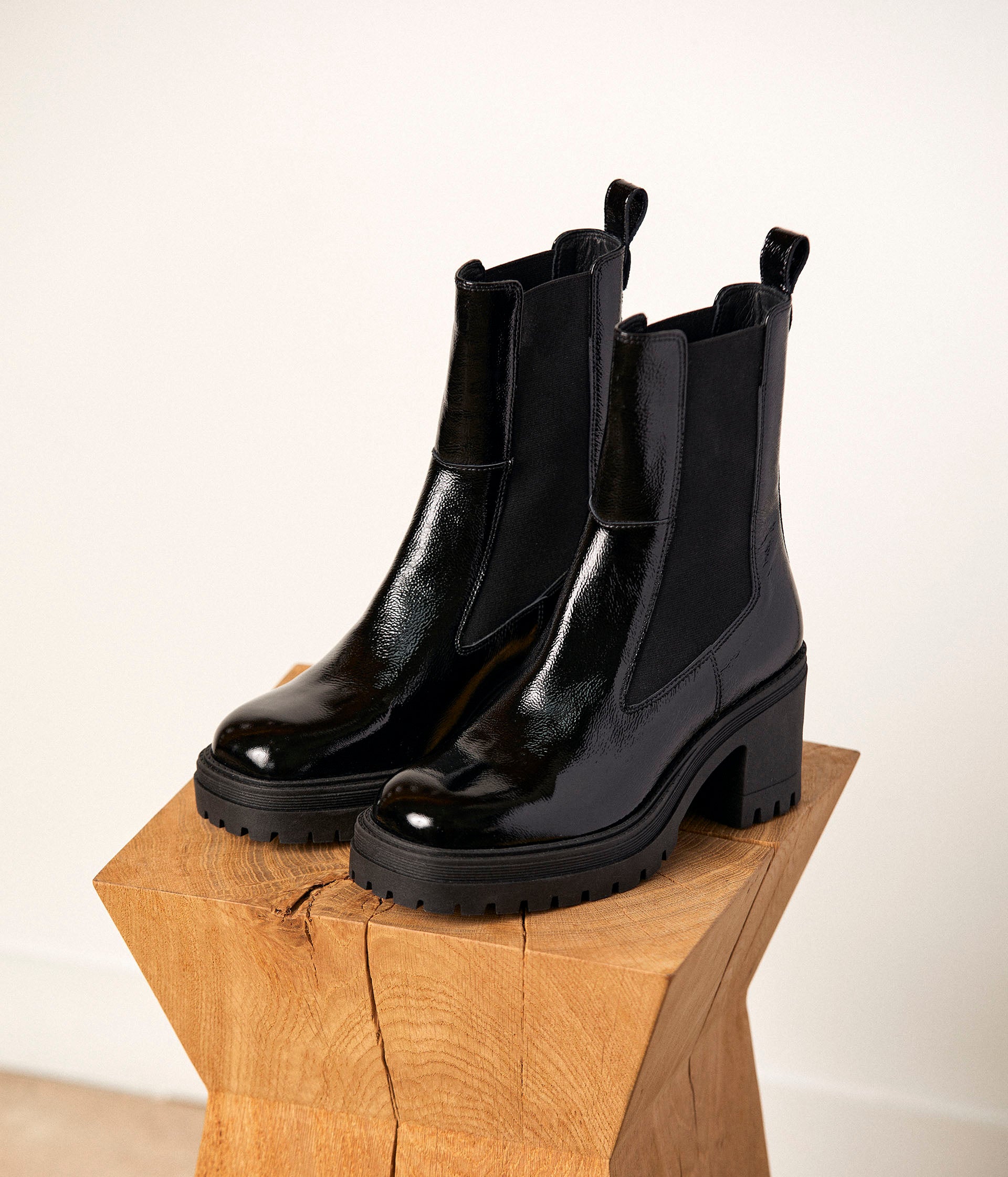 Chelsea hot sale boots vernies