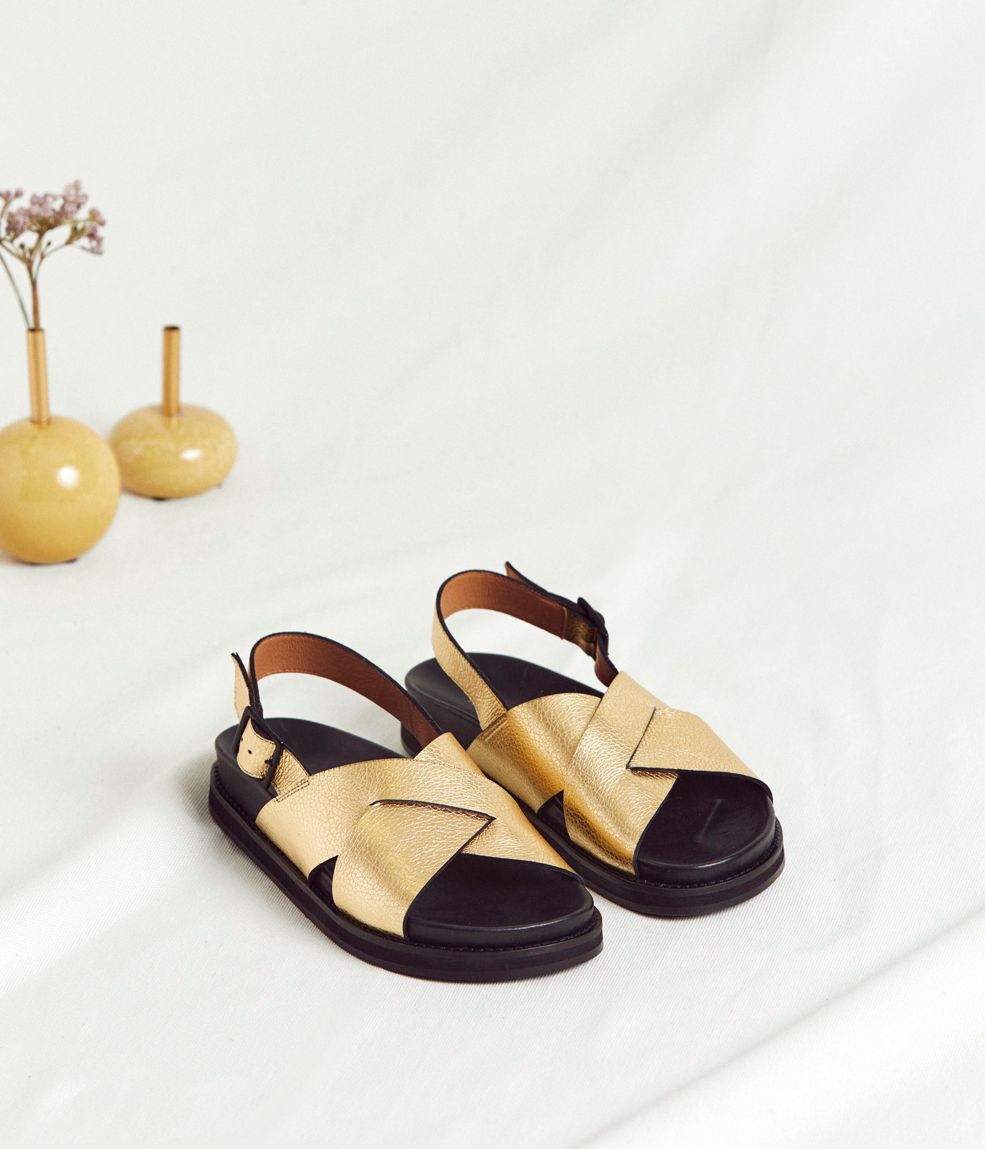 Mellow hotsell yellow sandales