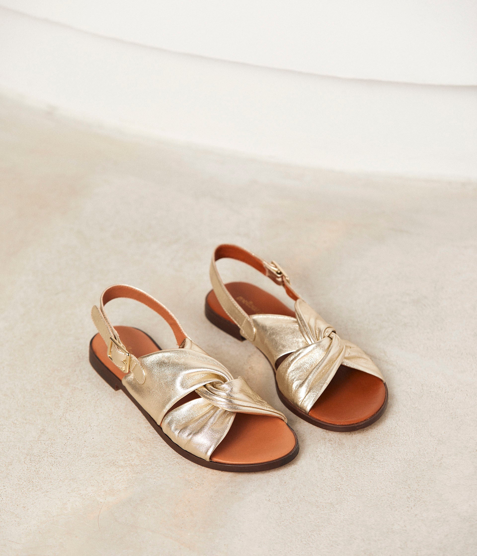 Chaussures ouvertes dorées hotsell