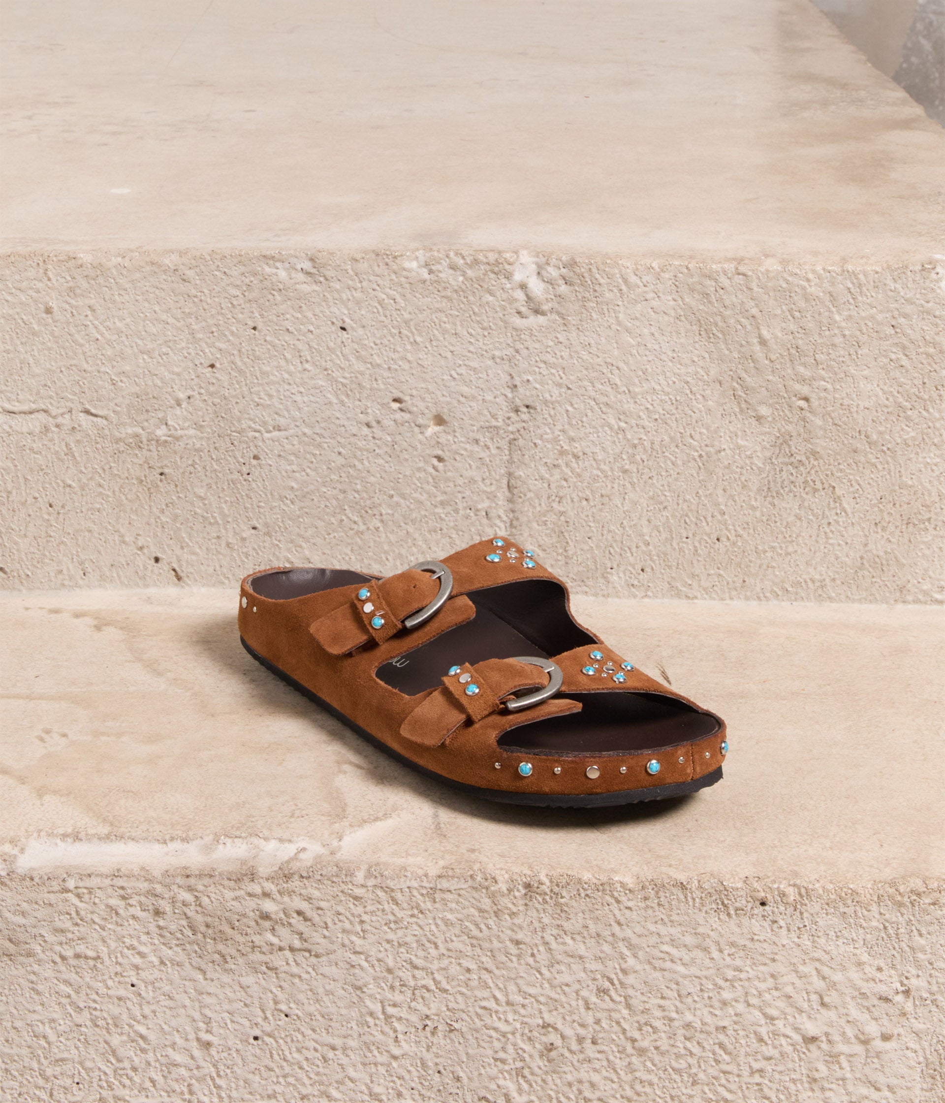 Mules marron cloutees Mambo