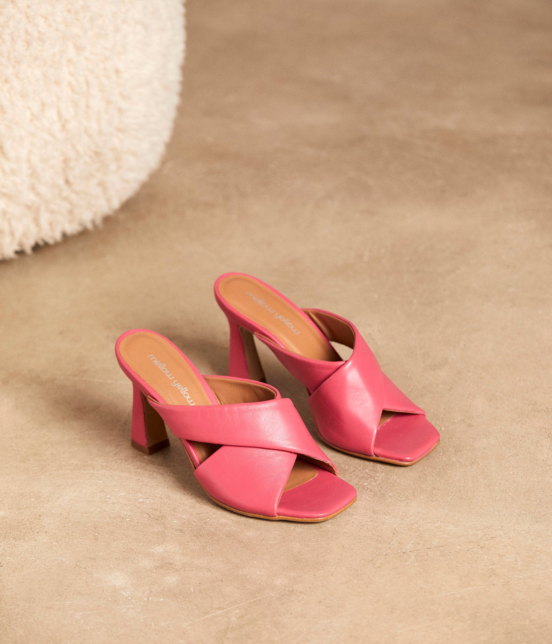 Mules fuchsia Laeticia Sandales Femme Mellow Yellow