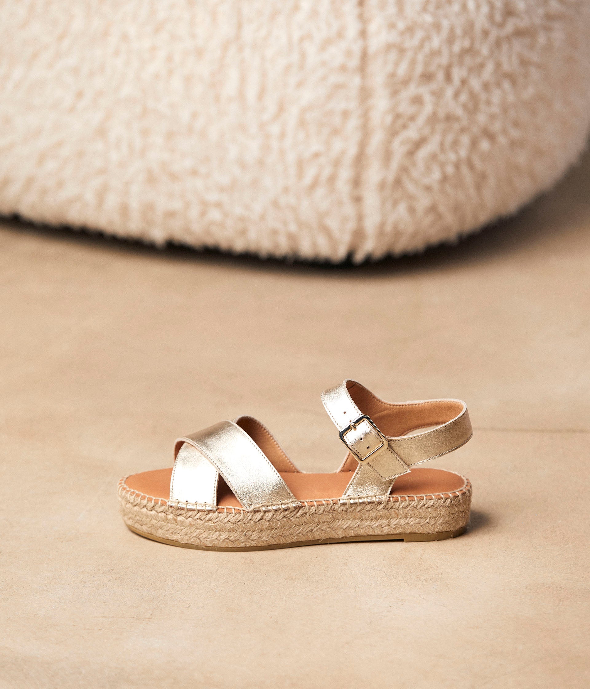 Espadrille sandals gold top